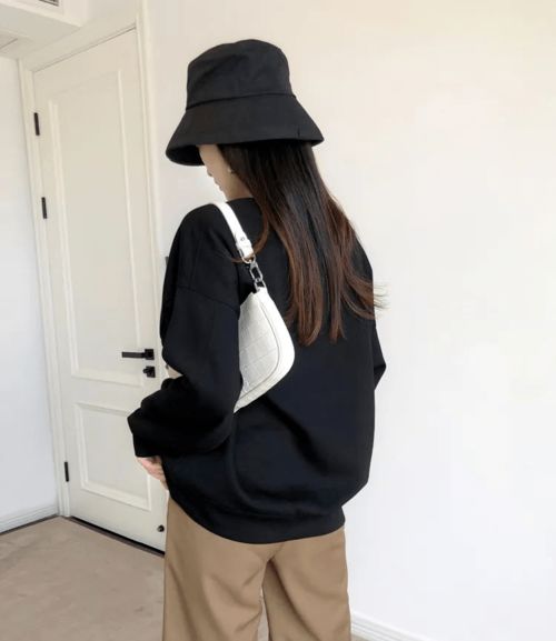 秋天穿這件衛衣好時髦——空氣層廓形真yyds，可甜可咸，男女同款